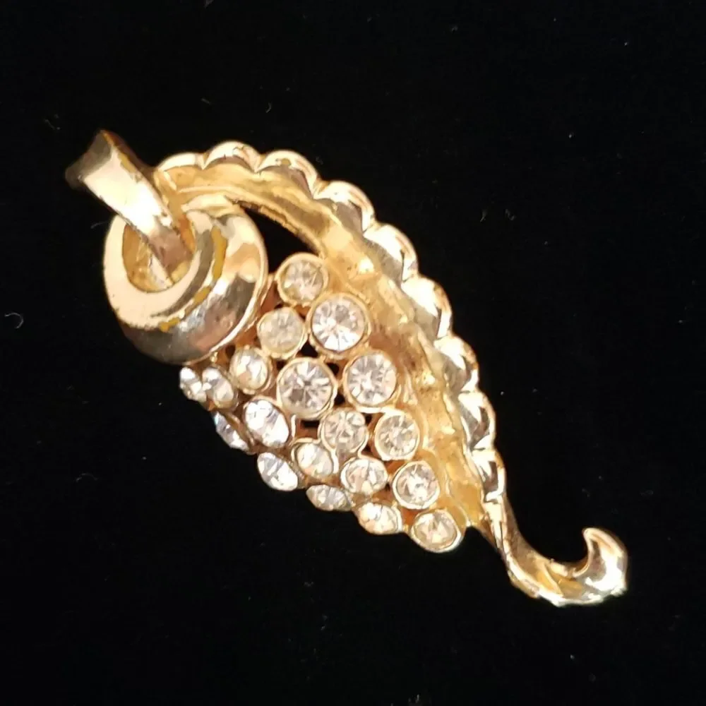 VNTG Goldtone White Rhinestone Grape Brooch